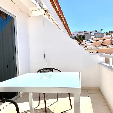 Studio Well Connected Ocean,freewifi,pool,beach At Playa De Las Americas In Tenerife Sur Lägenhet